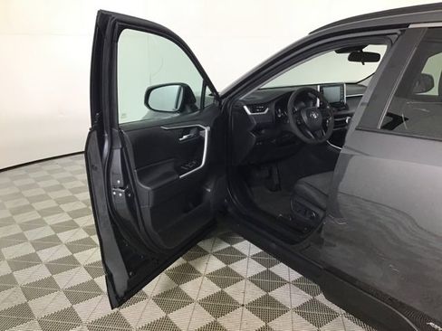 Used 2021 Toyota RAV4 XLE image 10
