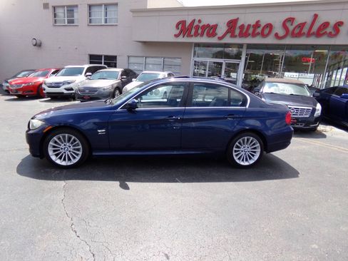Used 2011 BMW 335i xDrive Sedan AWD/4WD image 2