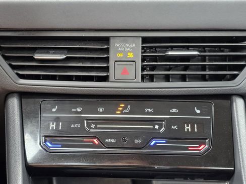 Used 2025 Volkswagen Jetta SE image 14