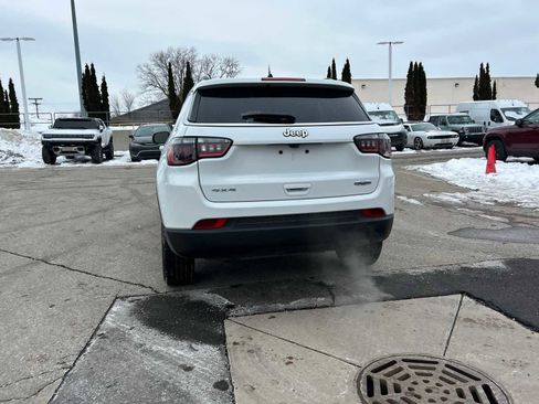 Certified 2025 Jeep Compass Latitude image 18