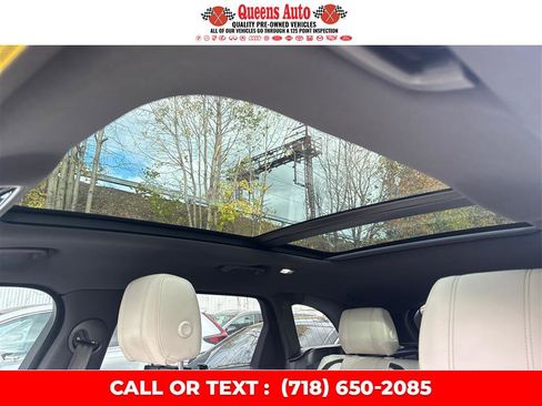 Used 2019 Land Rover Range Rover Velar R-Dynamic SE image 25