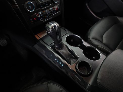 Used 2018 Ford Explorer XLT w/ Equipment Group 202A image 27