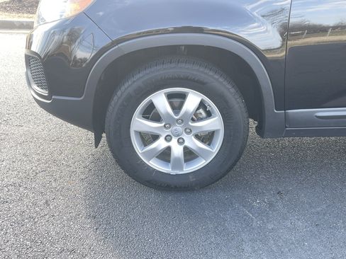 Used 2013 Kia Sorento LX image 32