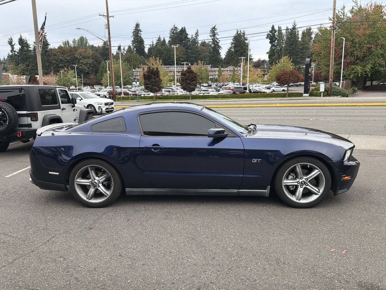 Used 2010 Ford Mustang GT Premium RWD image 9