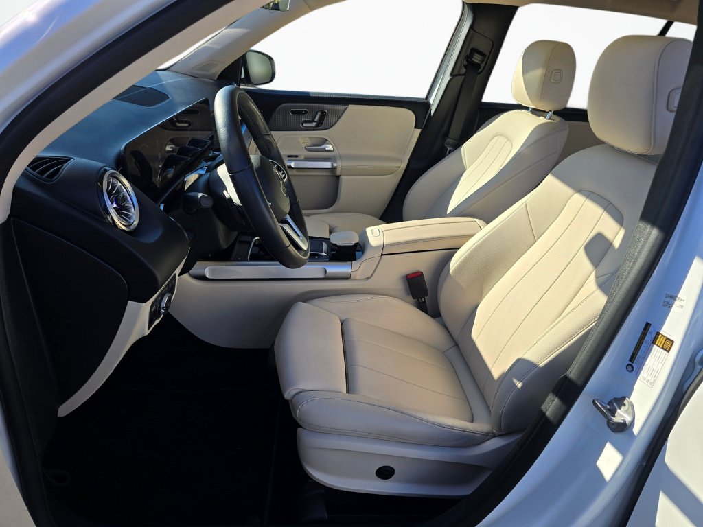 Used 2023 Mercedes-Benz GLB 250 w/ Premium Package image 13