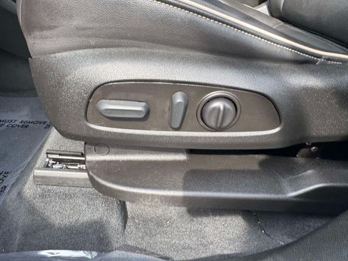 Used 2023 Chevrolet Traverse Premier FWD image 29