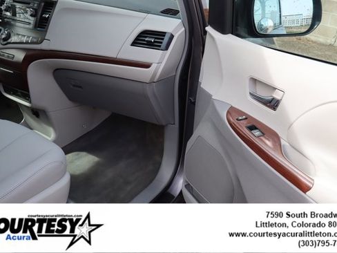 Used 2011 Toyota Sienna XLE w/ Entertainment Pkg AWD/4WD image 29