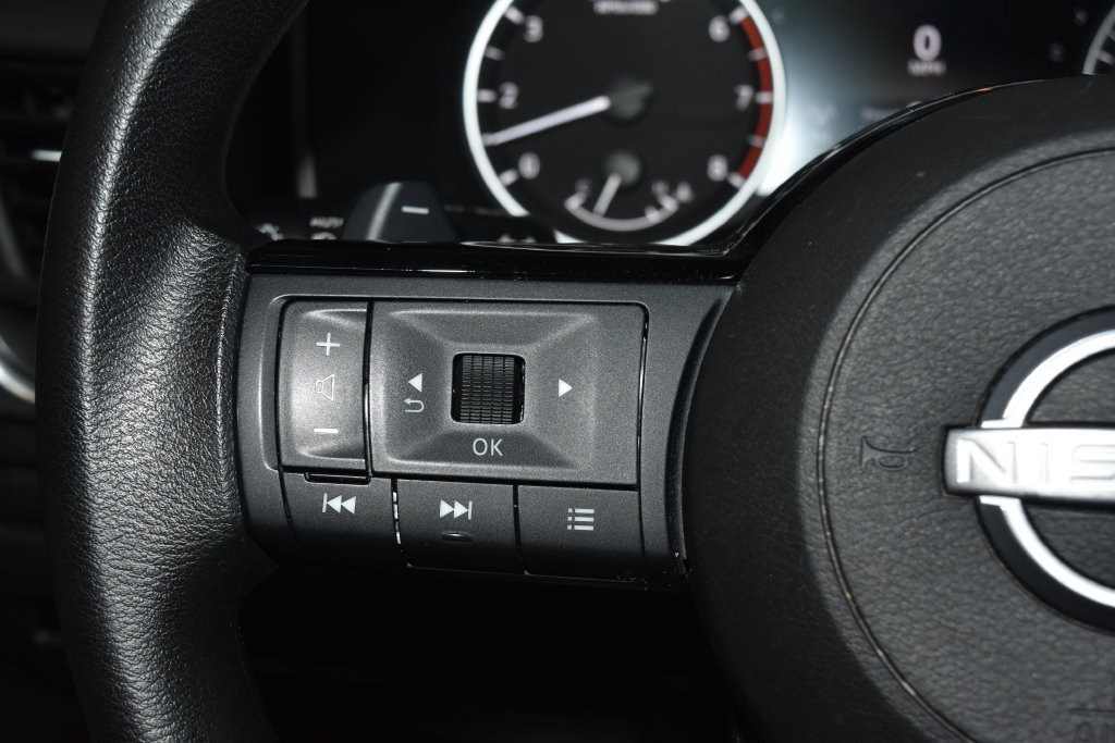 Used 2023 Nissan Rogue SV AWD/4WD image 7