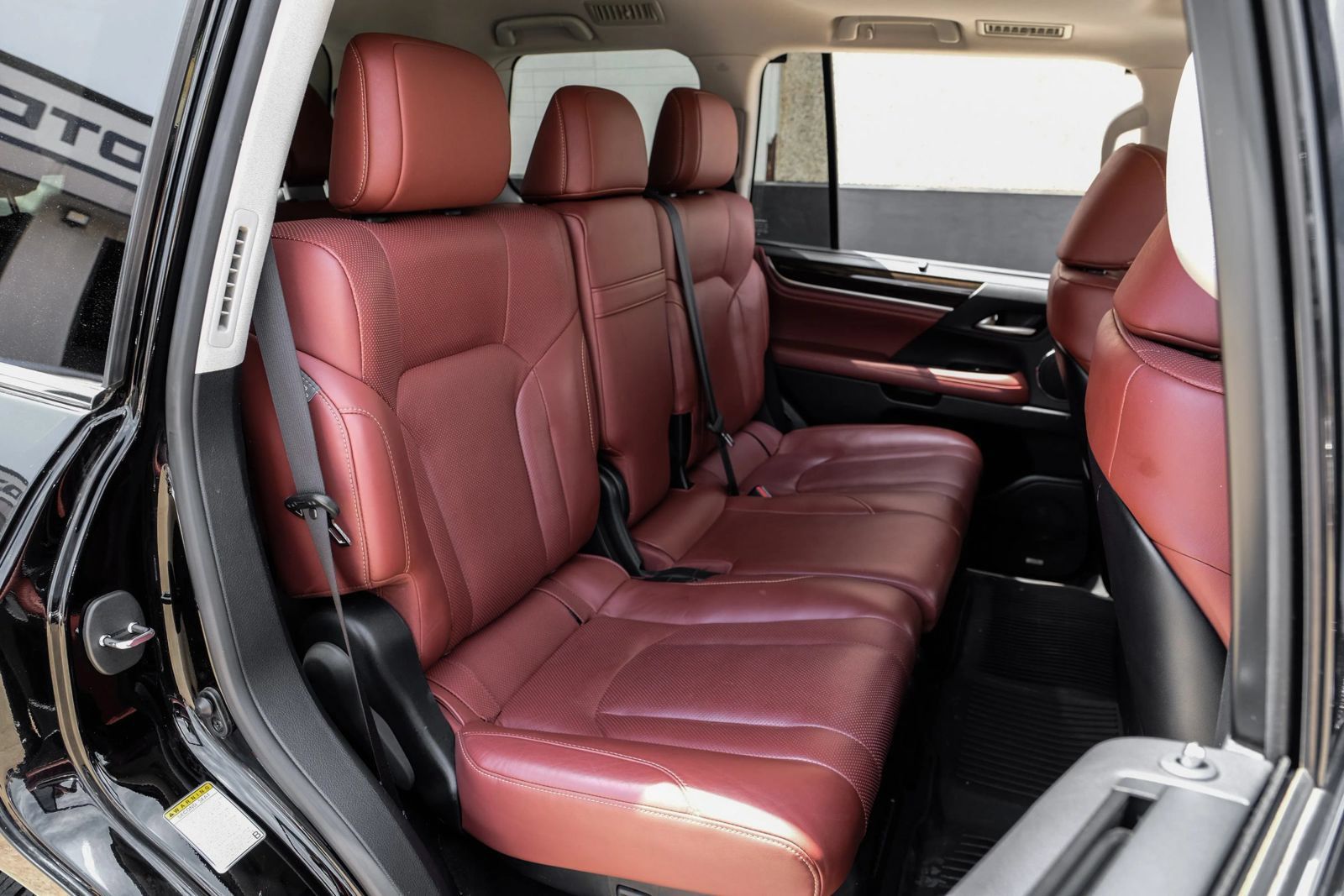 Used 2021 Lexus LX 570 4WD w/ Luxury Package image 33