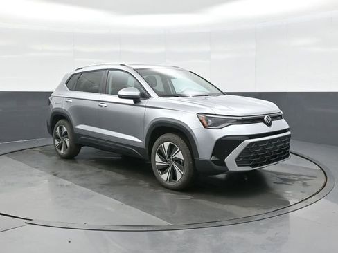 New 2026 Volkswagen Taos SE AWD/4WD image 1