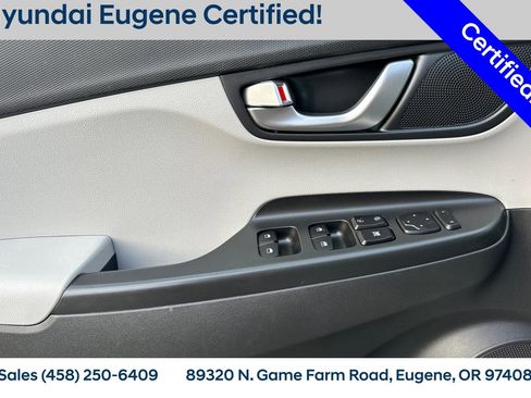 Used 2023 Hyundai Kona SE image 12