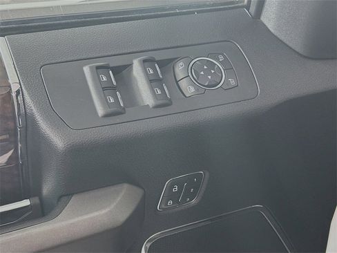 Used 2016 Ford F150 Platinum w/ Technology Package image 25