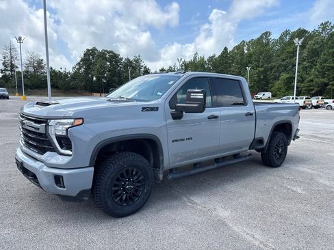 Used 2024 Chevrolet Silverado 2500 LTZ w/ LTZ Plus Package AWD/4WD image 3