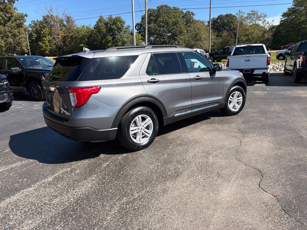 Used 2024 Ford Explorer XLT RWD image 3