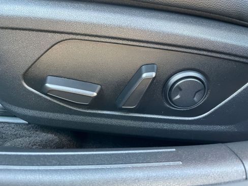 Used 2025 Hyundai Elantra Limited image 23