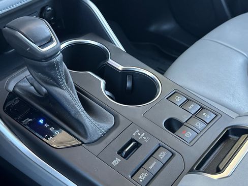 Used 2023 Toyota Highlander L image 22