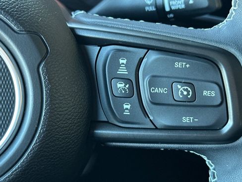 Used 2025 Jeep Gladiator Rubicon w/ Safety Group image 27