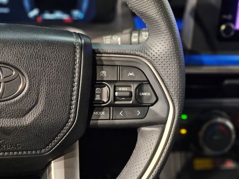 Used 2025 Toyota 4Runner TRD Off-Road image 28