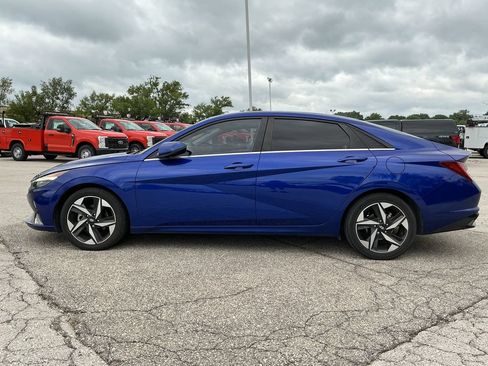 Used 2022 Hyundai Elantra Limited w/ Cargo Package FWD image 2