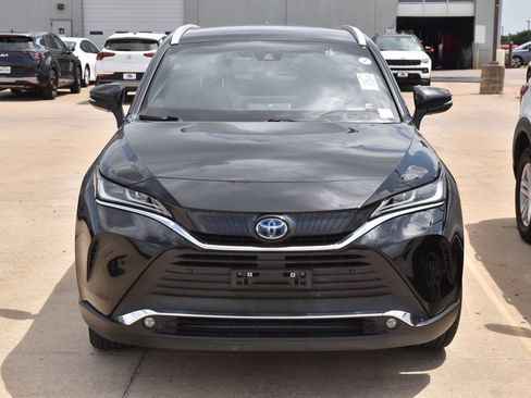 Used 2023 Toyota Venza XLE AWD/4WD image 3
