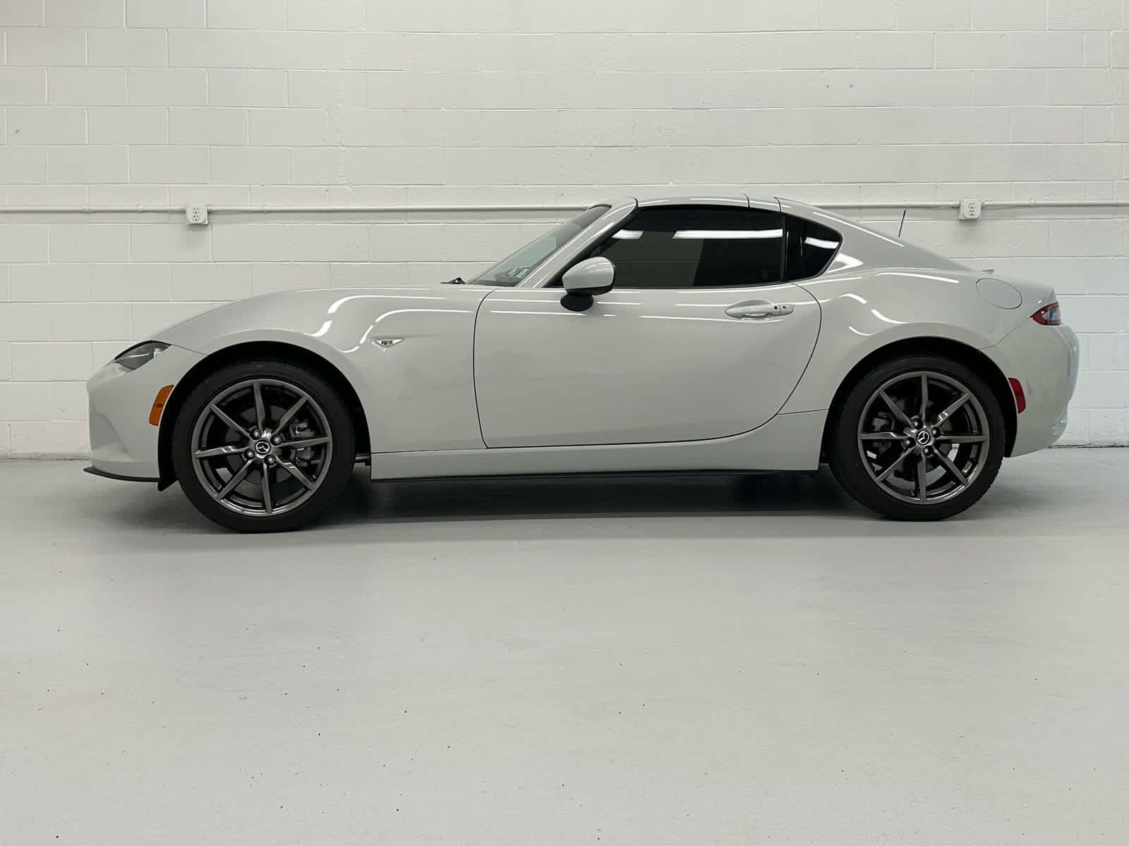 Used 2017 MAZDA MX-5 Miata RF Grand Touring RWD image 10