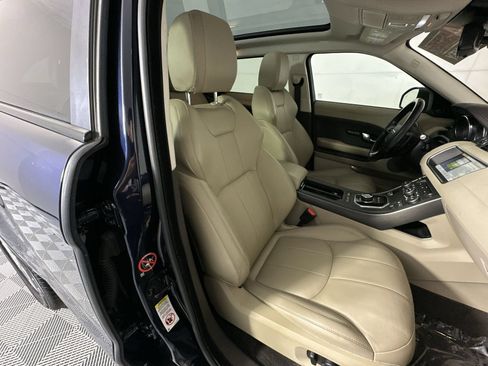 Used 2019 Land Rover Range Rover Evoque SE AWD/4WD image 27
