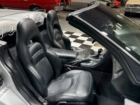 Used 2002 Chevrolet Corvette Convertible w/ Preferred Equipment Group2 image 3