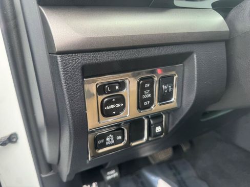 Used 2017 Toyota Tundra SR5 w/ SR5 Upgrade Package RWD image 44