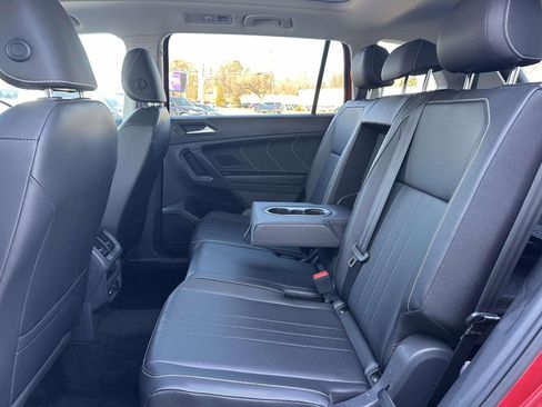 Certified 2022 Volkswagen Tiguan SE w/ Panoramic Sunroof Package image 13