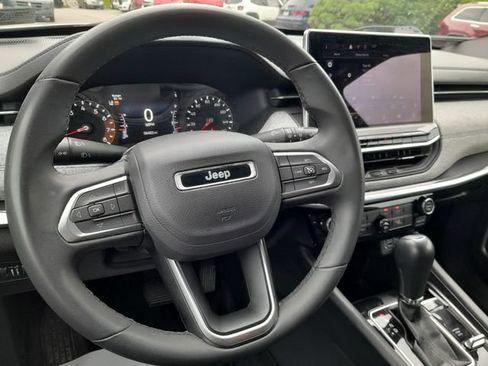 Used 2024 Jeep Compass Latitude AWD/4WD image 11