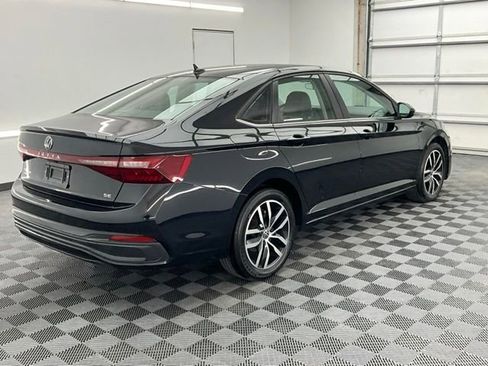 Used 2025 Volkswagen Jetta SE FWD image 24