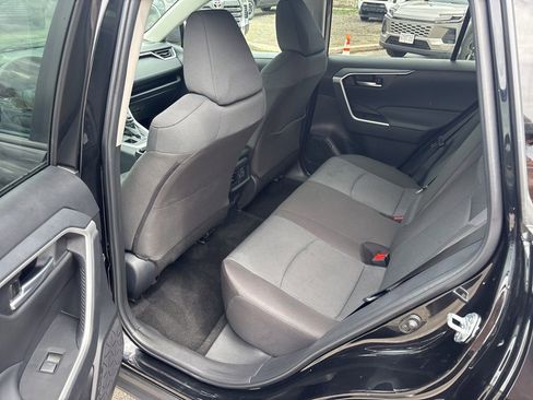 Used 2025 Toyota RAV4 XLE AWD/4WD image 15