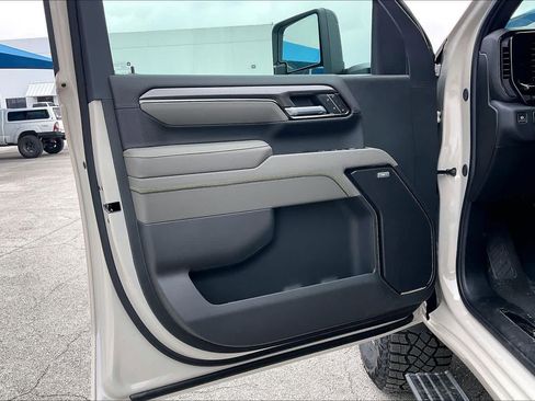 New 2026 Chevrolet Silverado 2500 ZR2 AWD/4WD image 10