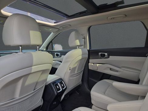 Used 2025 Kia Sorento EX w/ Panoramic Sunroof Package image 20