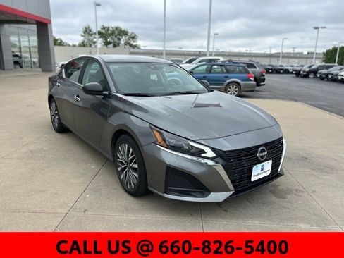 Used 2025 Nissan Altima 2.5 SV FWD image 4