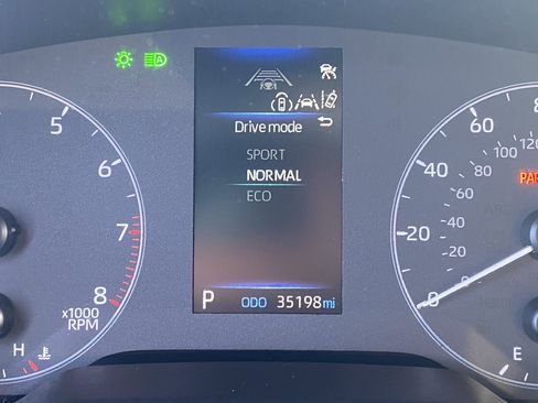 Used 2024 Toyota Corolla SE image 13