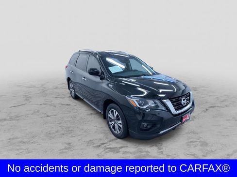 Used 2017 Nissan Pathfinder SV w/ SV Cold Weather Package image 3