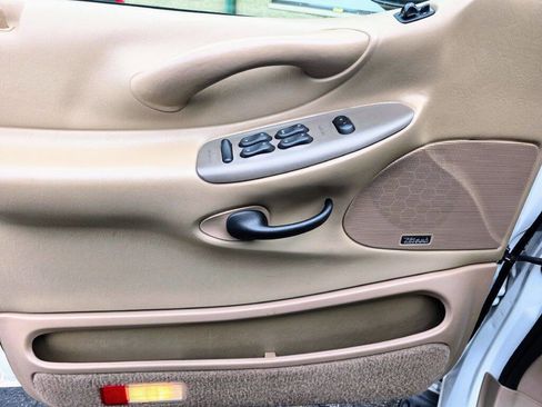 Used 1998 Ford Expedition 4WD image 9