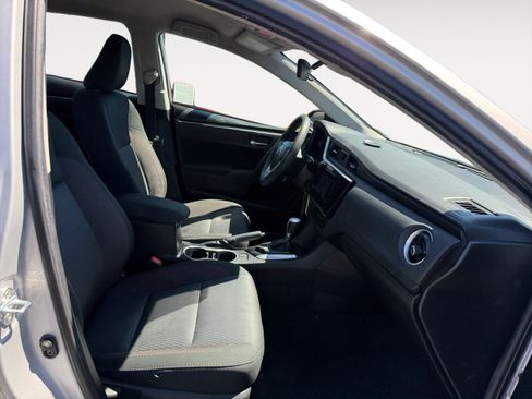 Used 2018 Toyota Corolla LE FWD image 19
