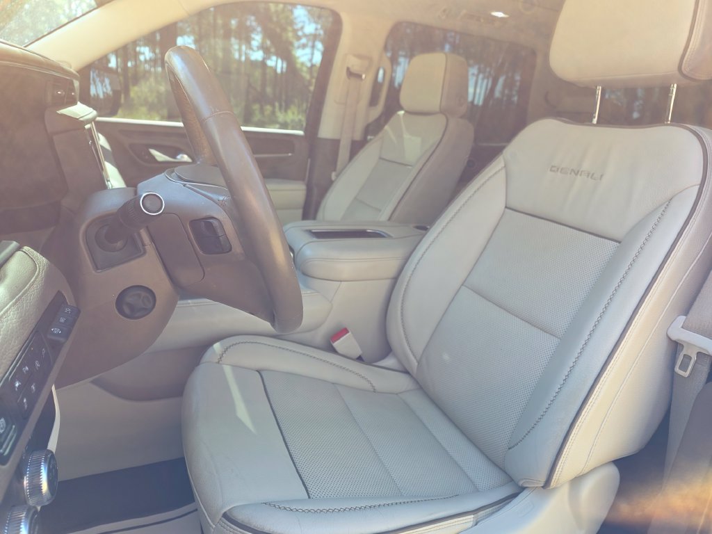Used 2022 GMC Yukon Denali RWD image 16