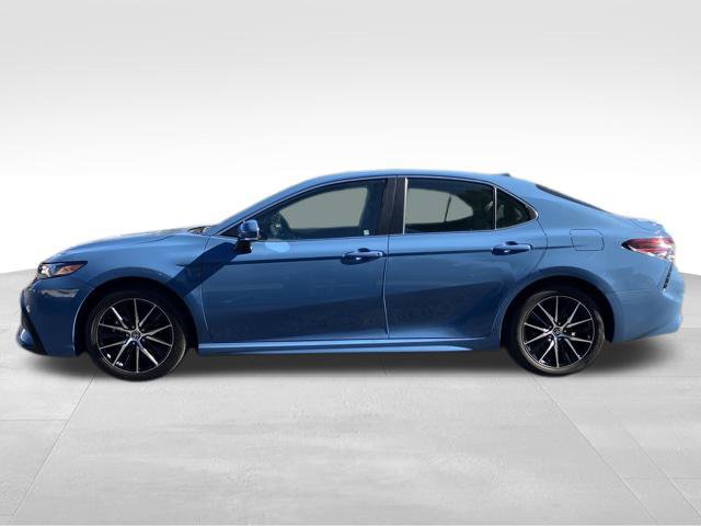 Used 2024 Toyota Camry SE w/ Cold Weather Package FWD image 9