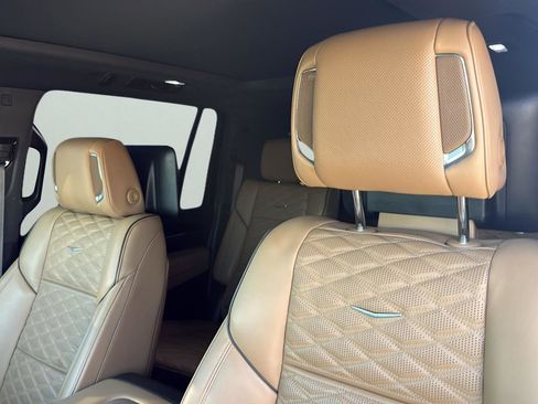 Used 2024 Cadillac Escalade ESV Sport w/ LPO, ONYX Package image 10