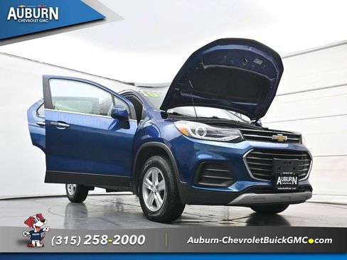 Used 2019 Chevrolet Trax LT w/ LT Convenience Package AWD/4WD image 35