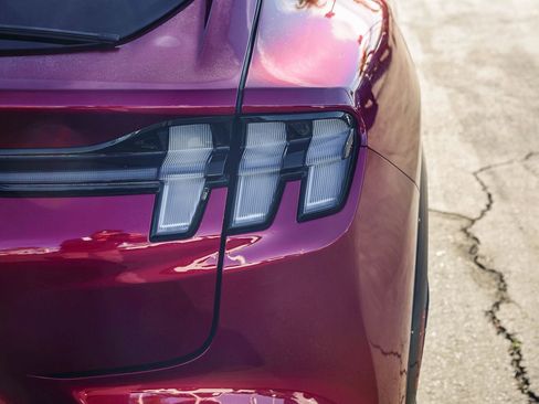 Used 2022 Ford Mustang Mach-E Premium image 8