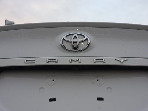 Used 2020 Toyota Camry SE image 35