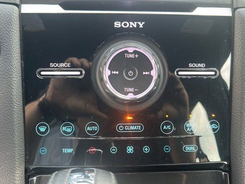 Used 2019 Ford Taurus Limited image 25