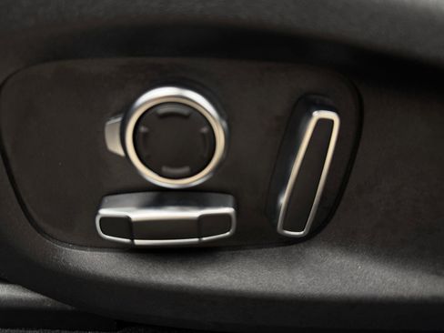 Used 2023 Jaguar F-PACE SVR image 28