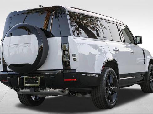 New 2026 Land Rover Defender 130 X-Dynamic SE AWD/4WD image 5