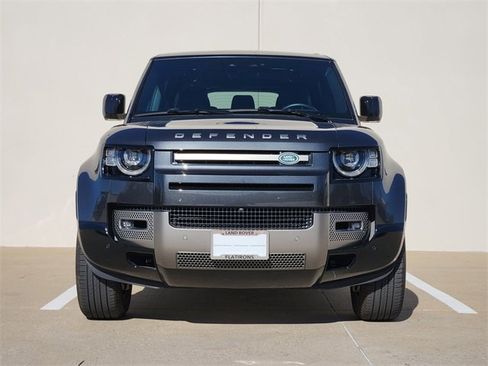 Used 2025 Land Rover Defender 130 X-Dynamic SE image 2