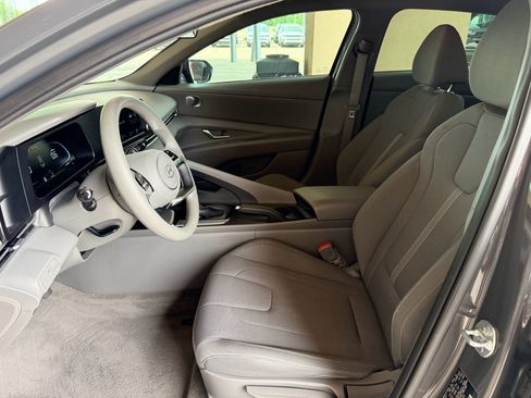 Used 2024 Hyundai Elantra SE FWD image 14